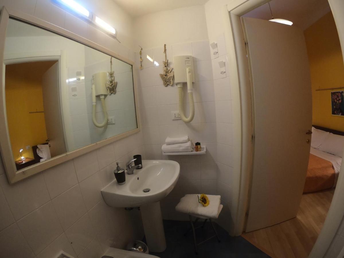 Valerie Hotel ลาสเปเซีย ภายนอก รูปภาพ